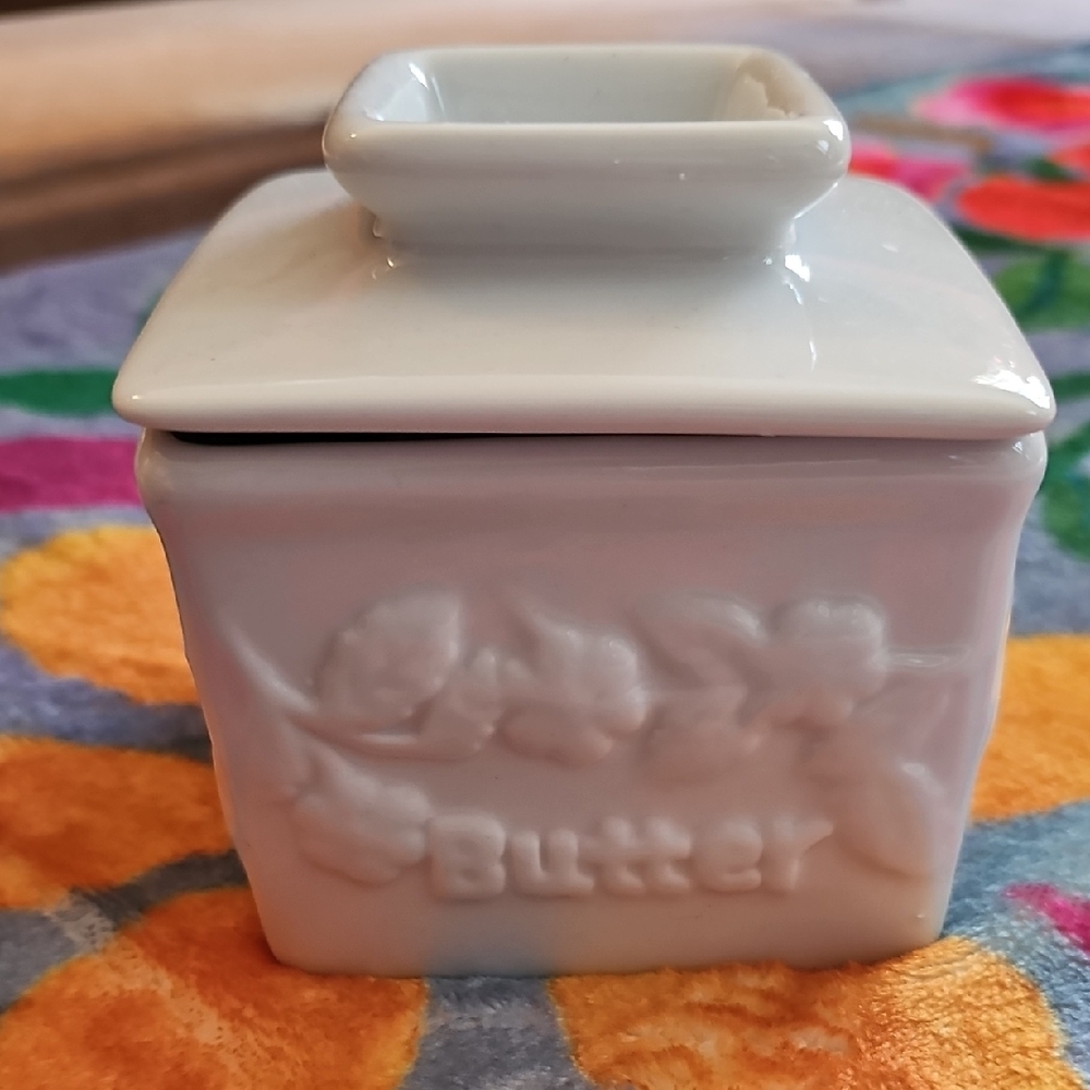White Ceramic Square Vase - Picture 2 of 3
